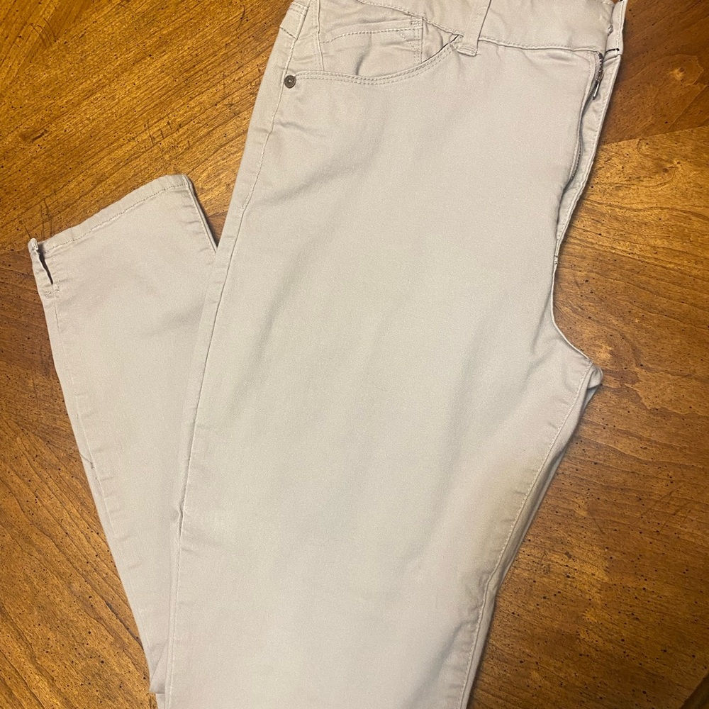 Wit $ Wisdom Women’s Khaki Jeans